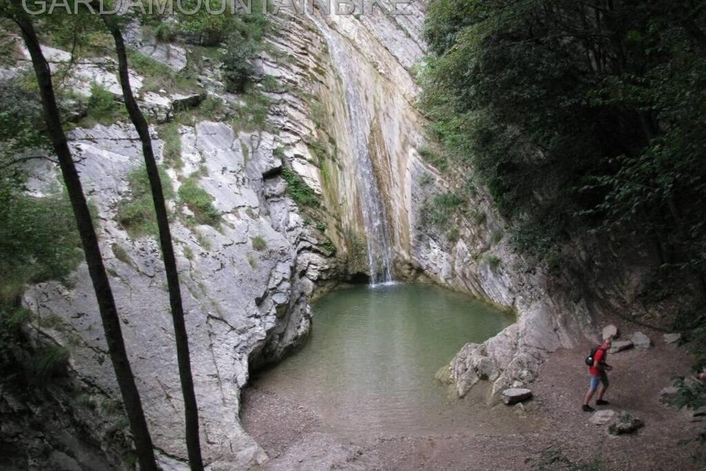 Villatullia Mit Seesicht Gardasee