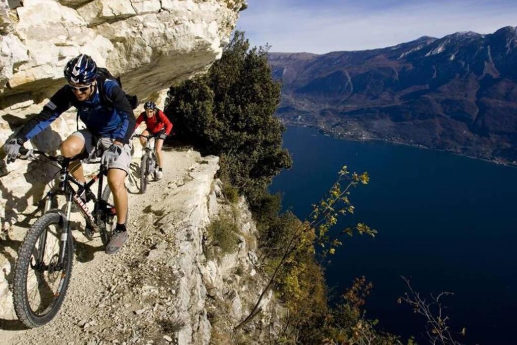 Villatullia Mit Seesicht Gardasee Hébergement de vacances Tignale