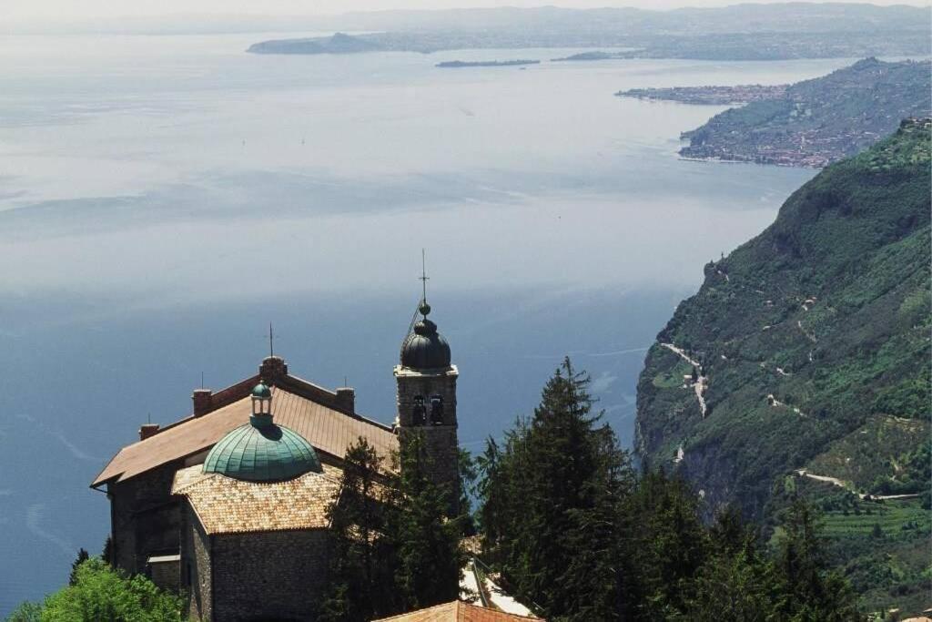 Villatullia Mit Seesicht Gardasee