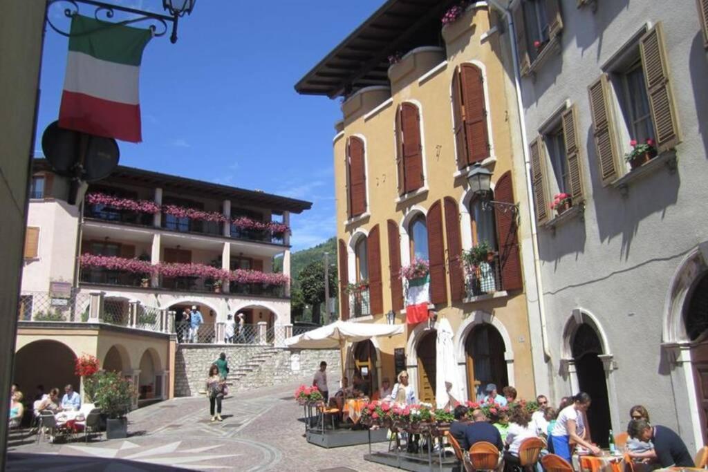 Villatullia Mit Seesicht Gardasee * Tignale