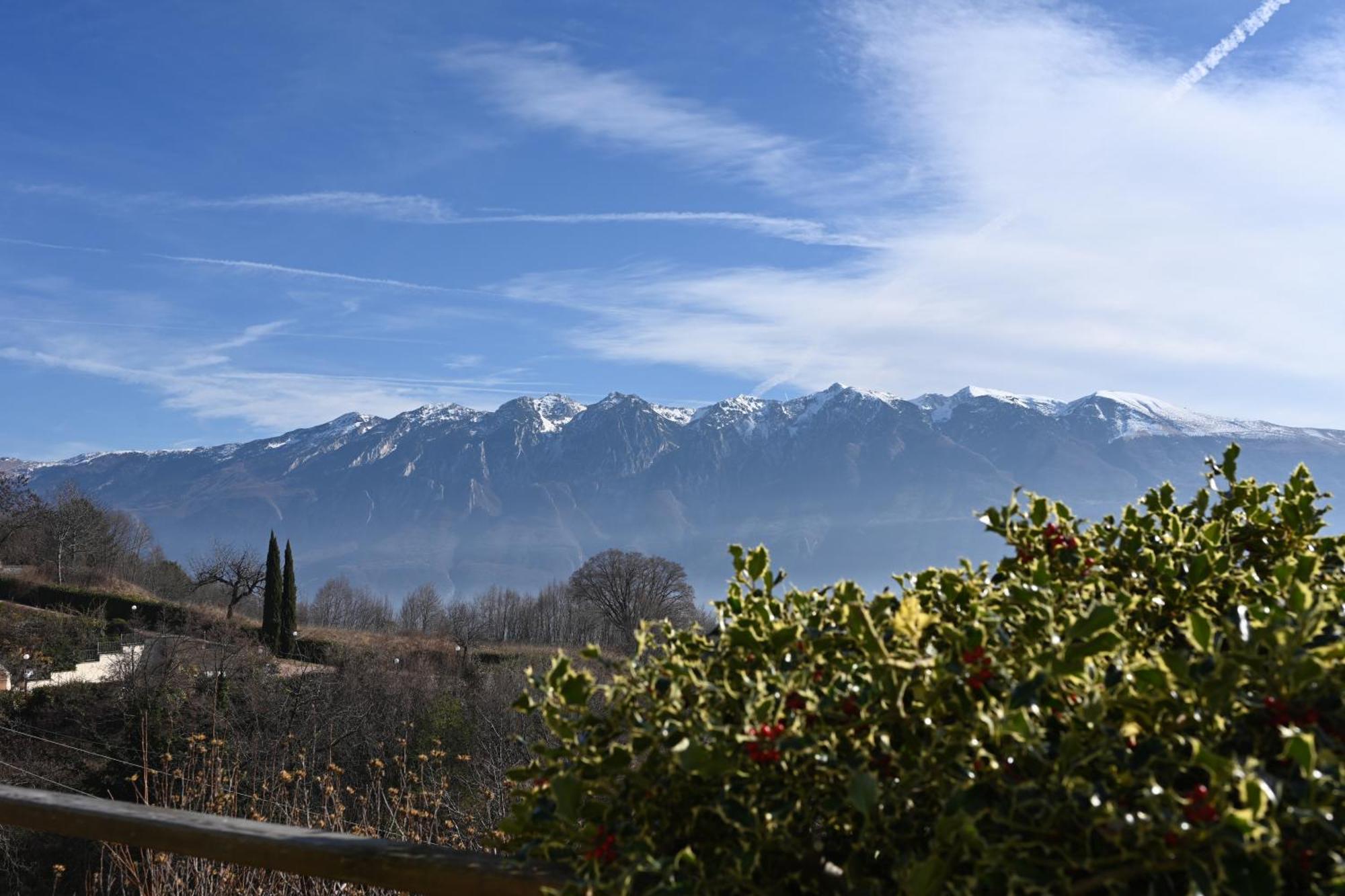 Villatullia Mit Seesicht Gardasee Tignale